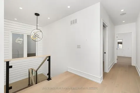 1352 Mount Pleasant Road Toronto ON M4N 2T5