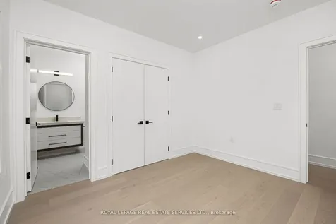 1352 Mount Pleasant Road Toronto ON M4N 2T5