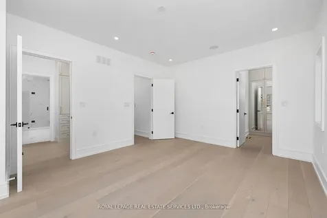 1352 Mount Pleasant Road Toronto ON M4N 2T5