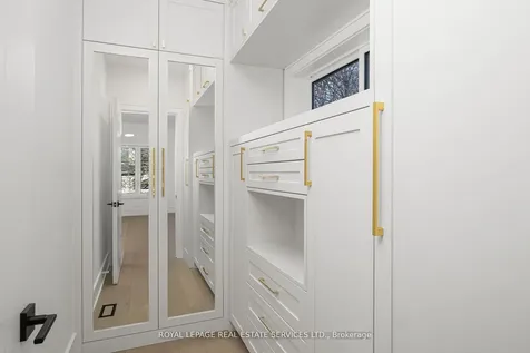 1352 Mount Pleasant Road Toronto ON M4N 2T5