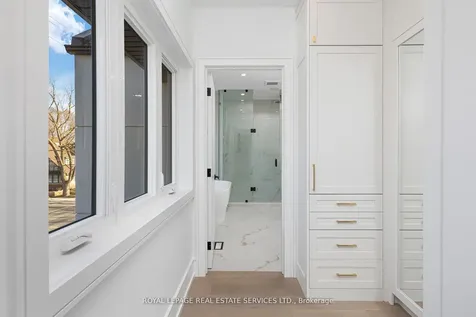 1352 Mount Pleasant Road Toronto ON M4N 2T5
