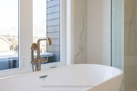 1352 Mount Pleasant Road Toronto ON M4N 2T5