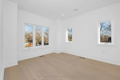 1352 Mount Pleasant Road Toronto ON M4N 2T5
