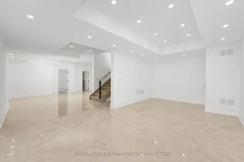 1352 Mount Pleasant Road Toronto ON M4N 2T5