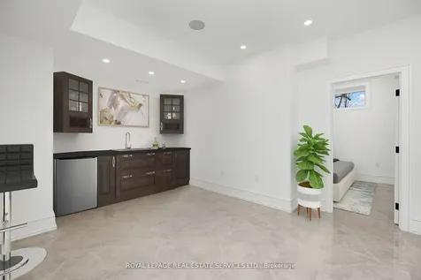 1352 Mount Pleasant Road Toronto ON M4N 2T5