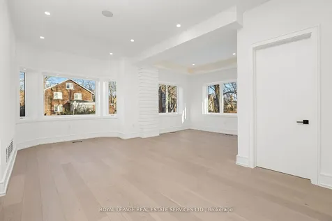 1352 Mount Pleasant Road Toronto ON M4N 2T5