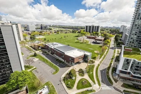 56 Forest Manor Road Toronto ON M2J 0E5
