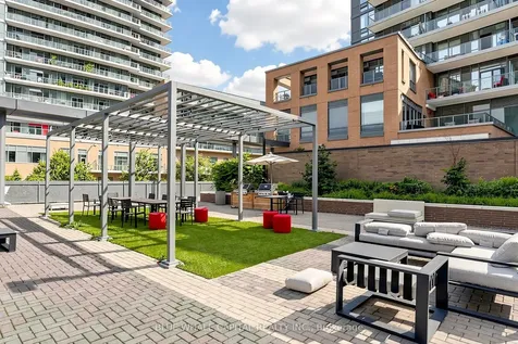 56 Forest Manor Road Toronto ON M2J 0E5