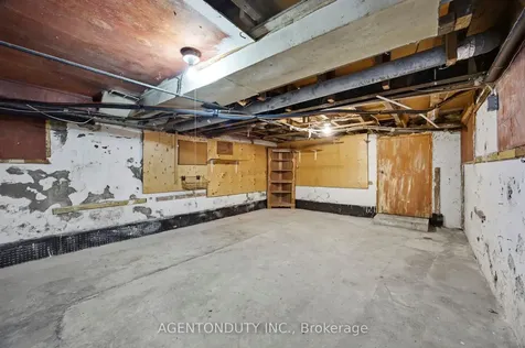 269 Claremont Street Toronto ON M6J 2N1