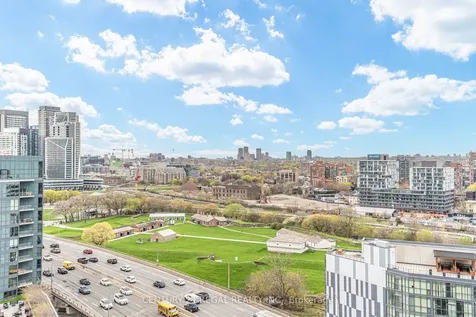 20 Bruyeres Mews Toronto ON M5V 0G8
