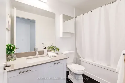 20 Bruyeres Mews Toronto ON M5V 0G8