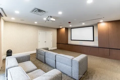 20 Bruyeres Mews Toronto ON M5V 0G8