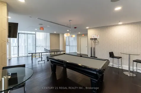 20 Bruyeres Mews Toronto ON M5V 0G8