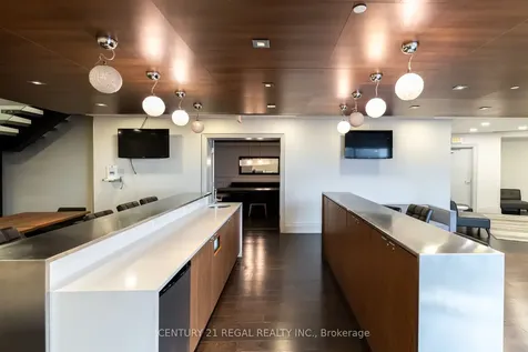 20 Bruyeres Mews Toronto ON M5V 0G8
