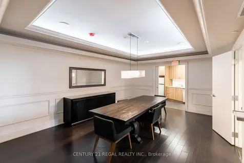20 Bruyeres Mews Toronto ON M5V 0G8