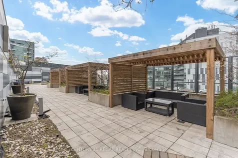 20 Bruyeres Mews Toronto ON M5V 0G8