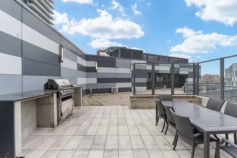 20 Bruyeres Mews Toronto ON M5V 0G8