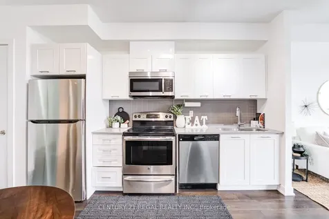 20 Bruyeres Mews Toronto ON M5V 0G8