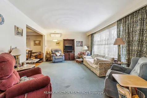 139 Yorkview Drive Toronto ON M2R 1K2