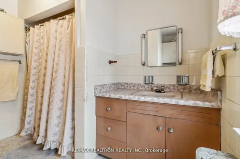 139 Yorkview Drive Toronto ON M2R 1K2