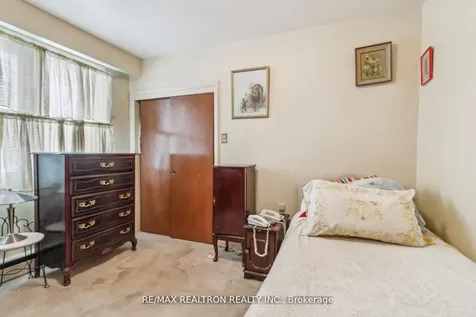 139 Yorkview Drive Toronto ON M2R 1K2