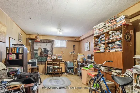 139 Yorkview Drive Toronto ON M2R 1K2