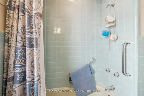 139 Yorkview Drive Toronto ON M2R 1K2
