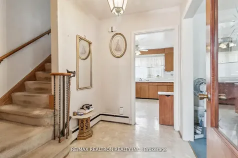 139 Yorkview Drive Toronto ON M2R 1K2