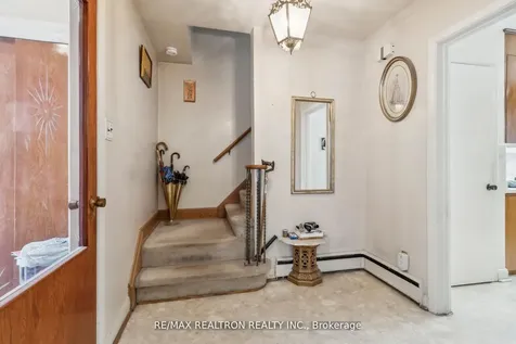 139 Yorkview Drive Toronto ON M2R 1K2
