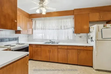 139 Yorkview Drive Toronto ON M2R 1K2