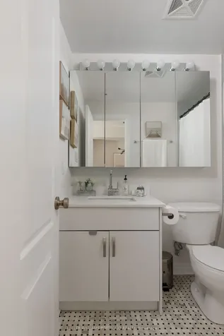 60 Carr Street Toronto ON M5T 1B7