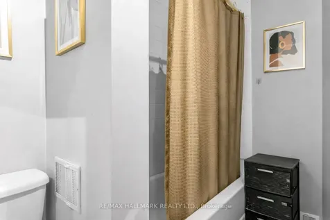 276 Grace Street Toronto ON M6G 3A6