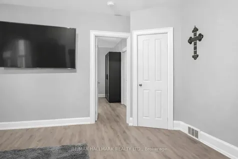 276 Grace Street Toronto ON M6G 3A6