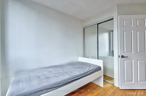 24 Wellesley Street W Toronto ON M4Y 2X6