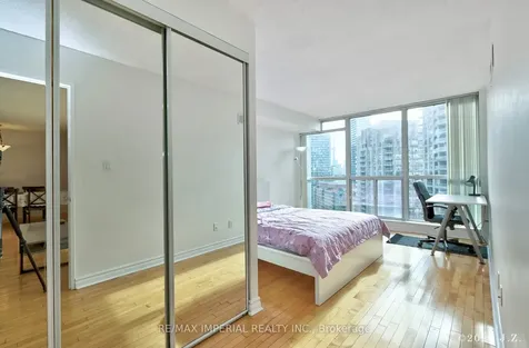 24 Wellesley Street W Toronto ON M4Y 2X6