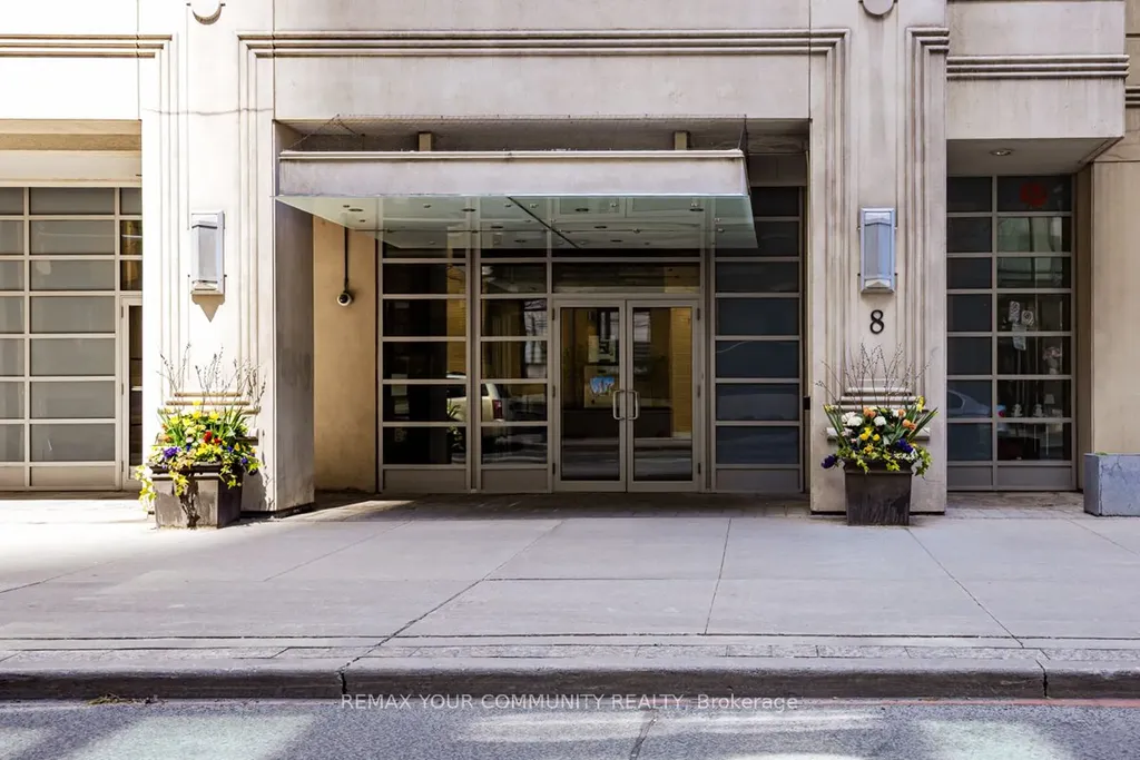 8 Scollard Street Toronto ON M5R 1M2