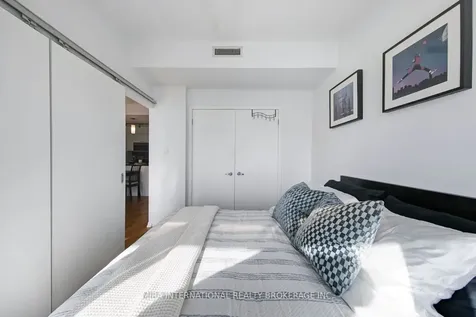 38 Grenville Street Toronto ON M4Y 1A5