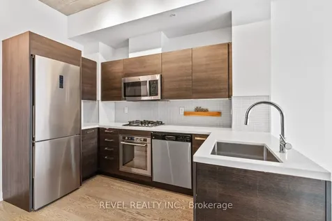 39 Brant Street Toronto ON M5V 3X1