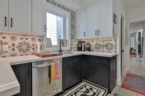 258 Palmerston Avenue Toronto ON M6J 2J4
