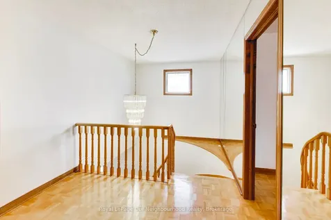 32 Madawaska Avenue Toronto ON M2M 2P9