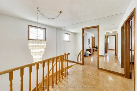 32 Madawaska Avenue Toronto ON M2M 2P9