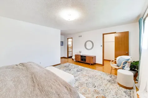 32 Madawaska Avenue Toronto ON M2M 2P9