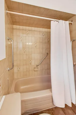 32 Madawaska Avenue Toronto ON M2M 2P9