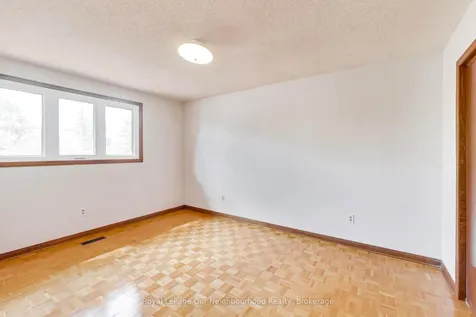 32 Madawaska Avenue Toronto ON M2M 2P9