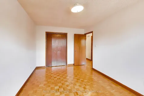 32 Madawaska Avenue Toronto ON M2M 2P9