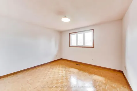 32 Madawaska Avenue Toronto ON M2M 2P9