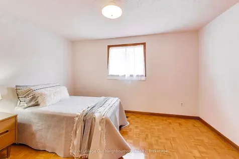 32 Madawaska Avenue Toronto ON M2M 2P9