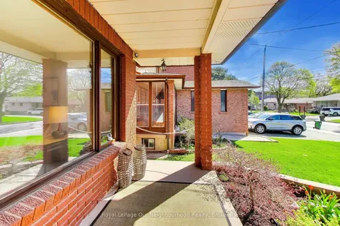 32 Madawaska Avenue Toronto ON M2M 2P9