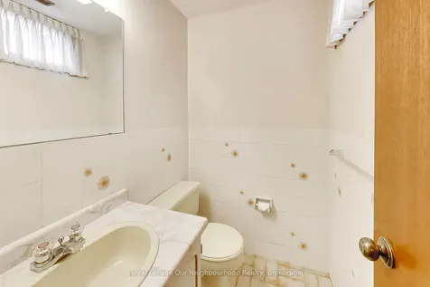 32 Madawaska Avenue Toronto ON M2M 2P9