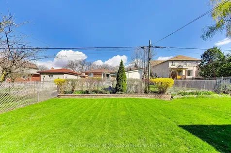 32 Madawaska Avenue Toronto ON M2M 2P9